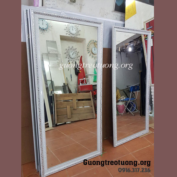 gương soi treo tường có khung gỗ nhựa treo phòng khách