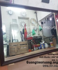 Gương soi có khung treo tường phòng khách