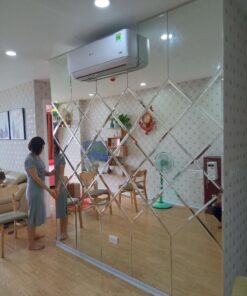 Gương ghép quả trám trang trí phòng khách