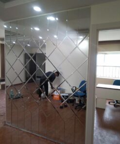 Gương dán tường trang trí phòng khách đẹp