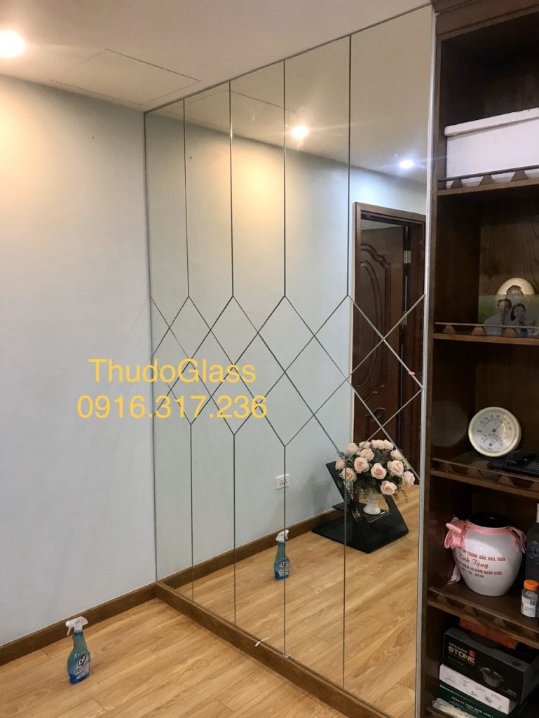 Gương dán tường trang trí phòng khách Gương dán tường trang trí phòng khách