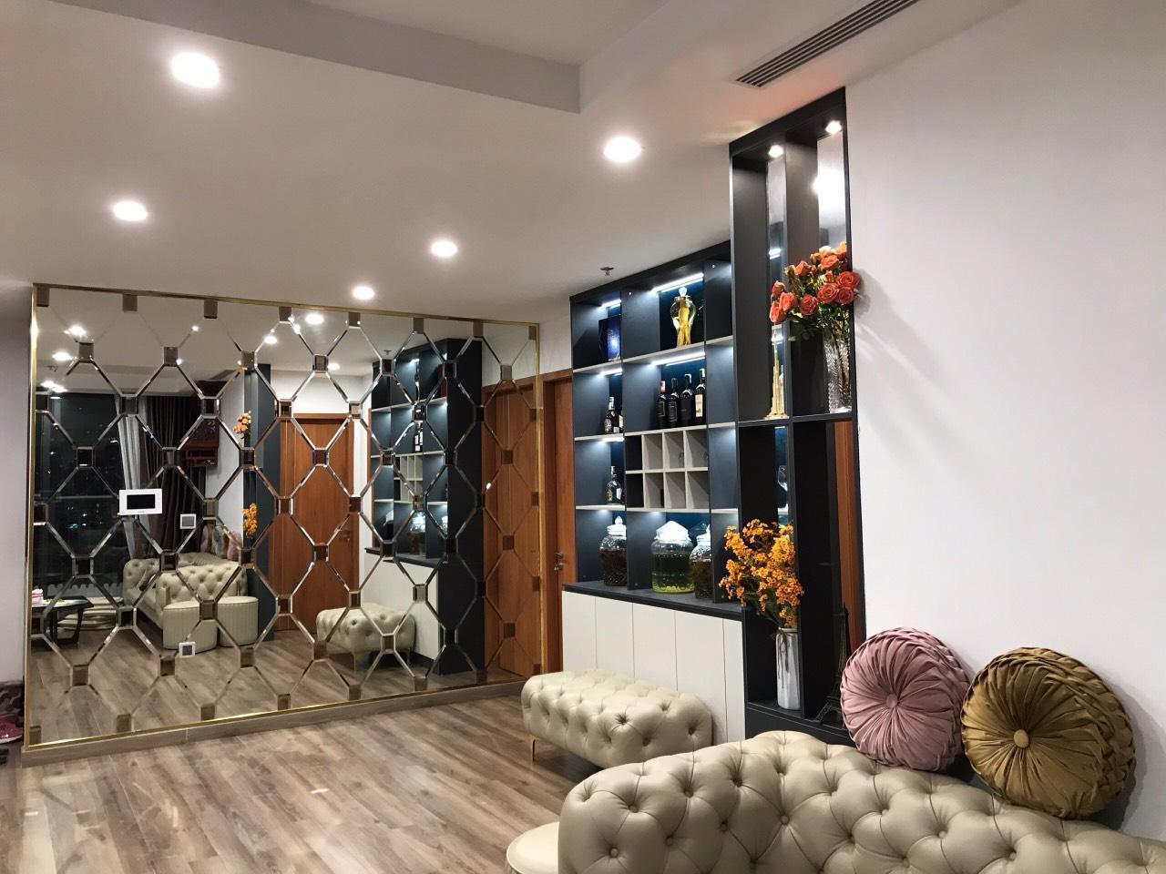 Gương ghép trang trí tường phòng khách đẹp