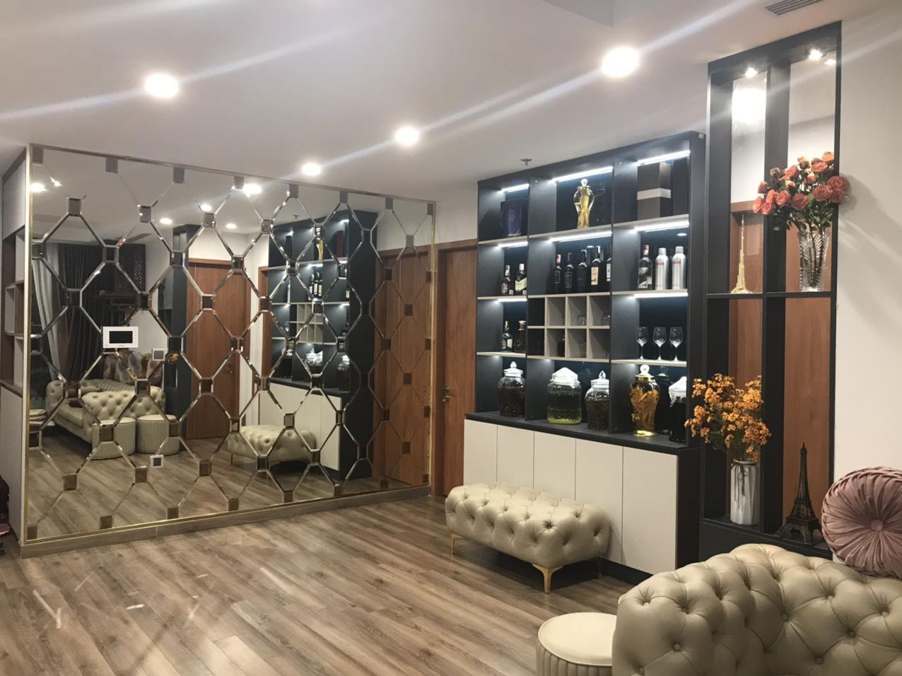 Gương ghép trang trí tường phòng khách cao cấp