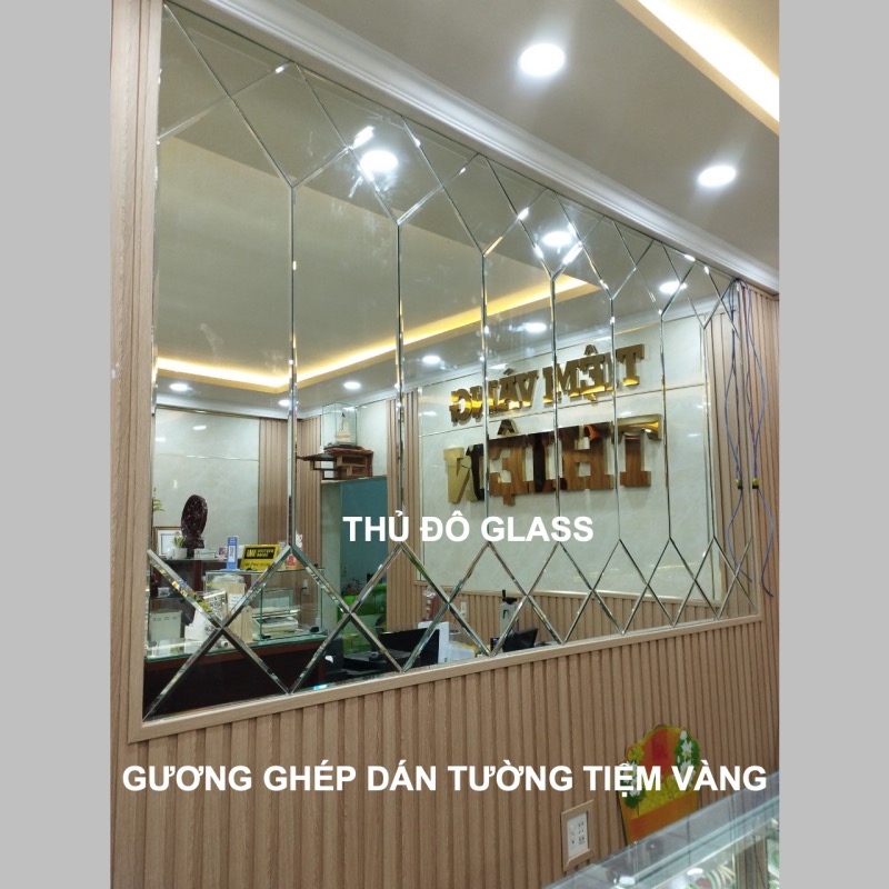 Gương ghép dán tường tiệm vàng