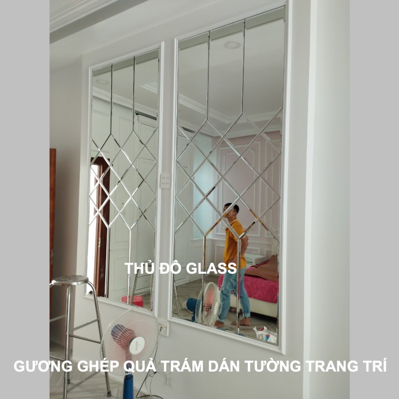Gương ghép quả trám dán tường trang trí