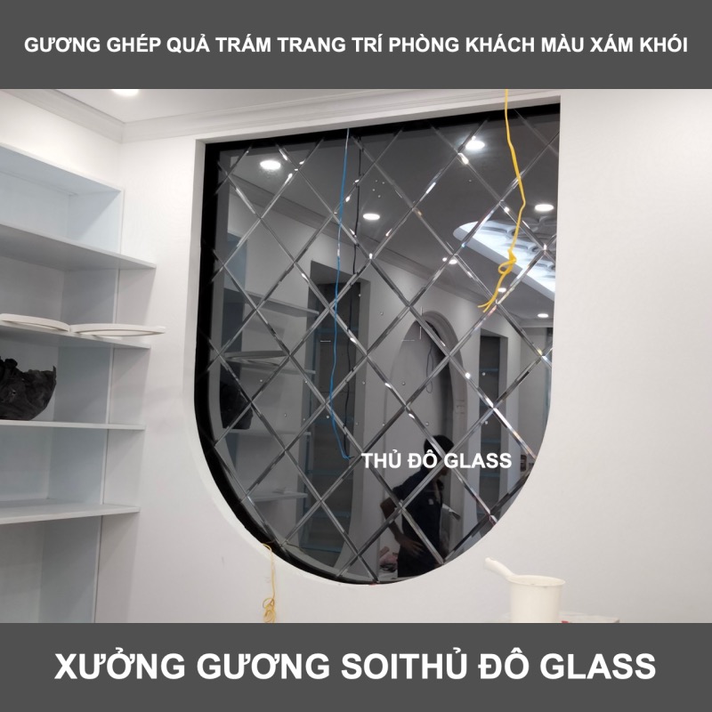 Gương ghép quả trám trang trí phòng khách màu xám khói