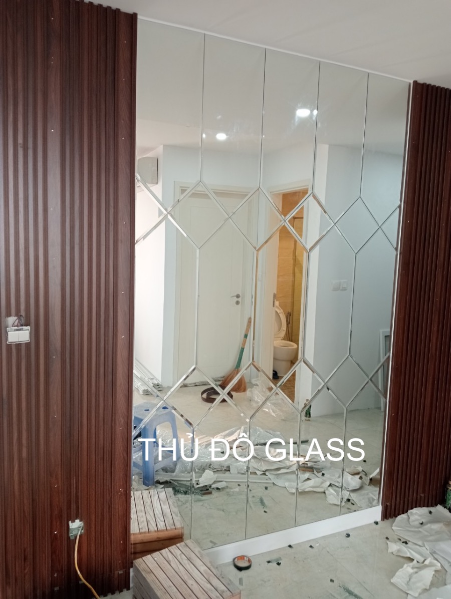 Gương ghép trang trí dán tường phòng khách