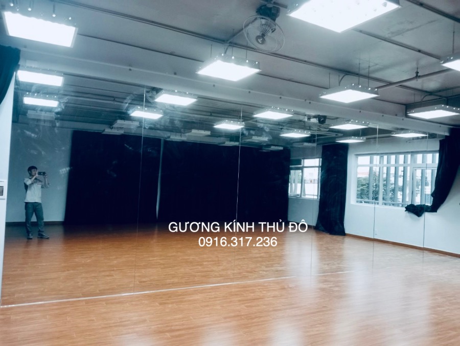 Gương phòng tập Gym Yoga dán tường