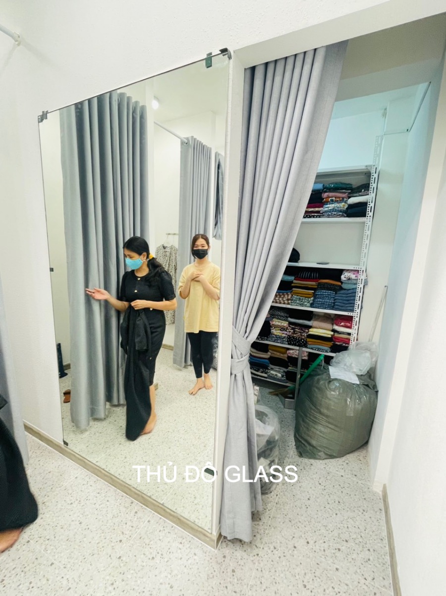Gương shop thời trang dán tường Gương shop thời trang dán tường