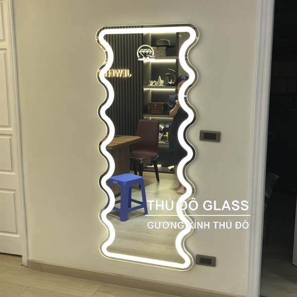 Gương soi toàn thân có đèn led nghệ thuật treo tường