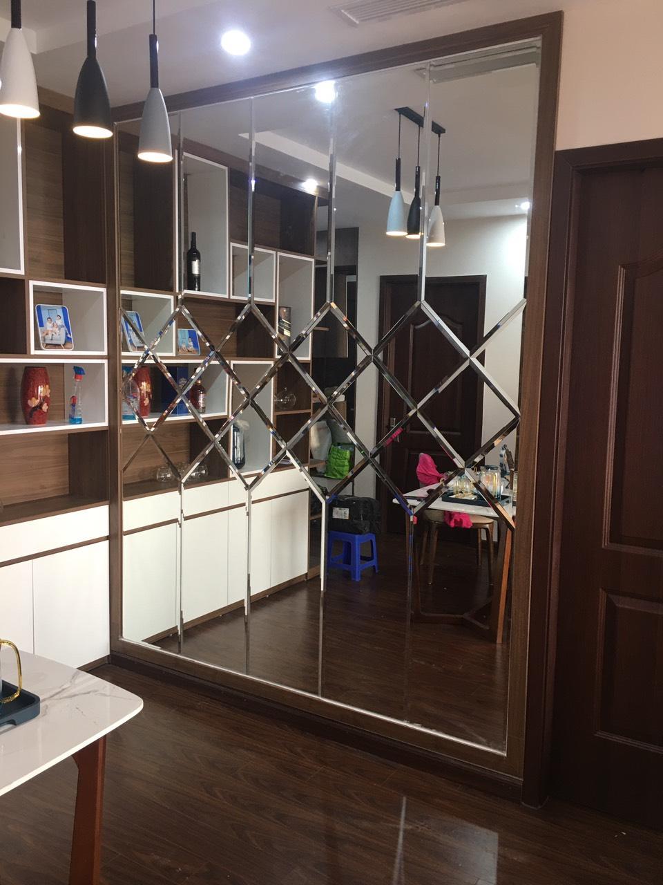 Gương trang trí phòng khách hiện đại