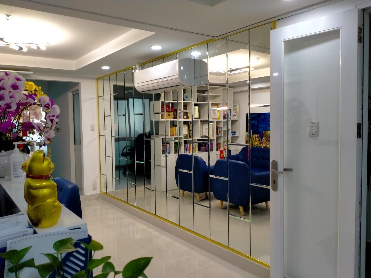 Gương trang trí phòng khách đẹp