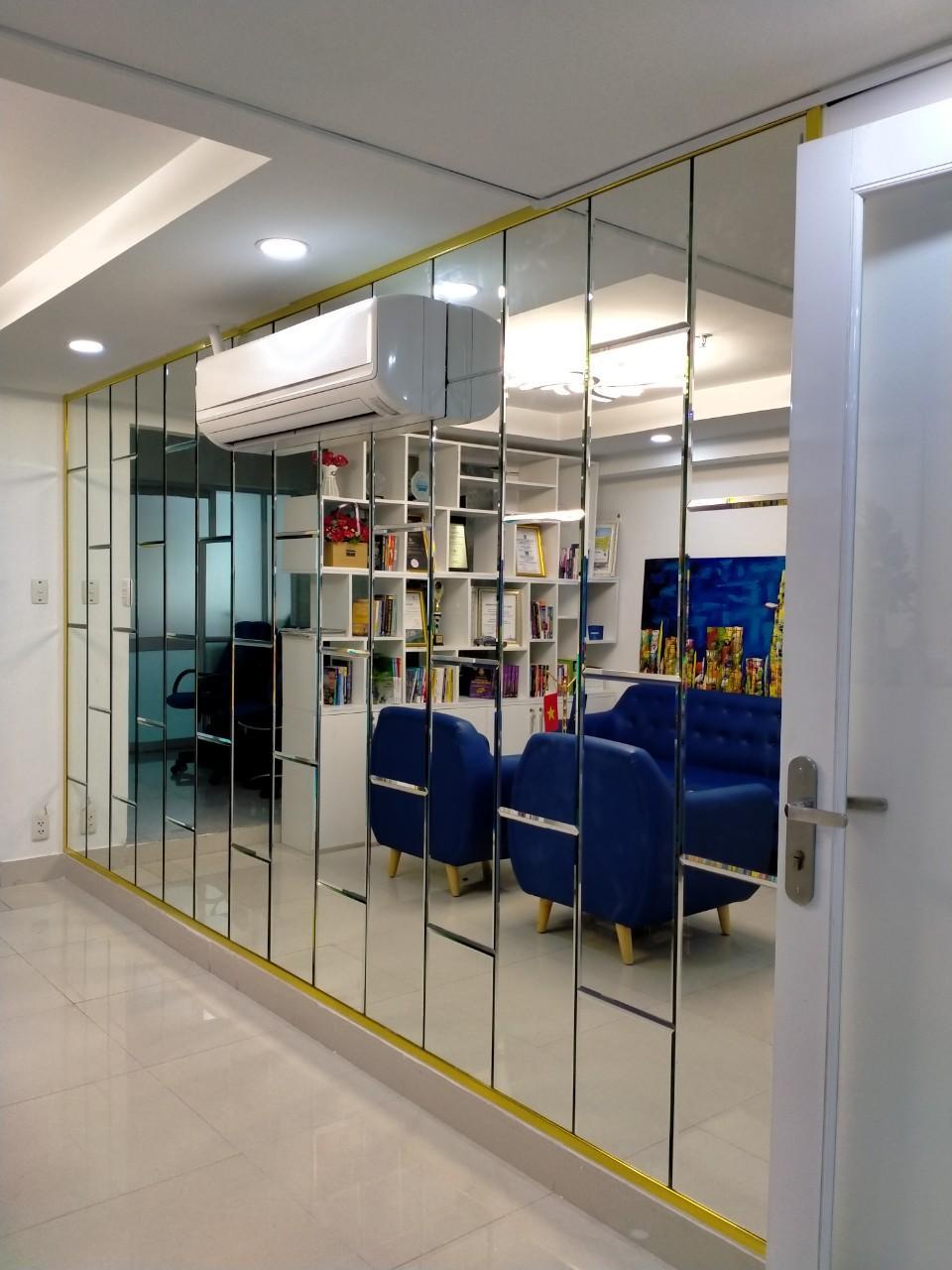 Gương trang trí phòng khách