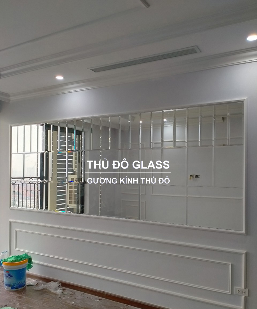 Gương ghép tường trang trí phòng khách