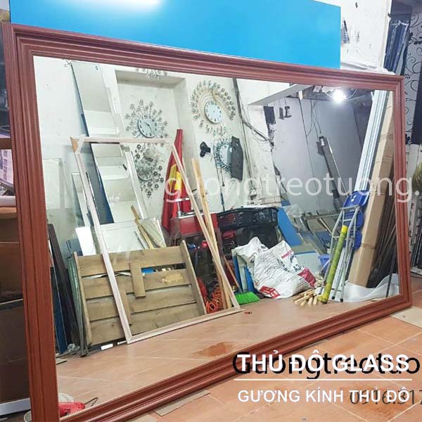 Gương treo tường kích thước lớn treo phòng khách