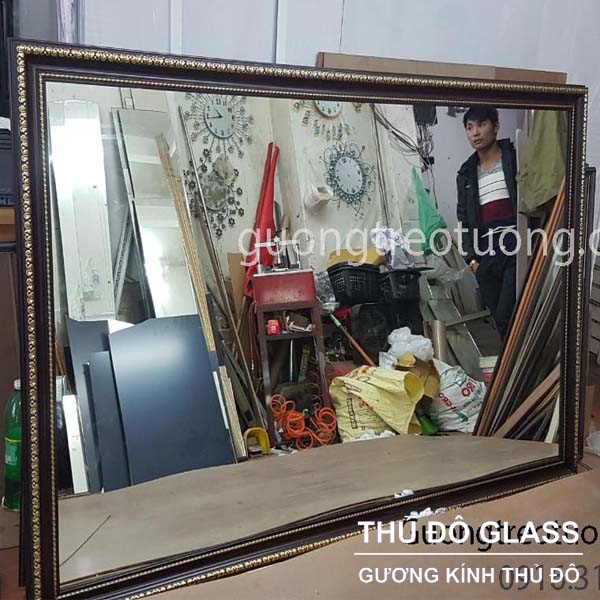 Gương treo tường phòng khách khung gỗ nhựa kích thước lớn