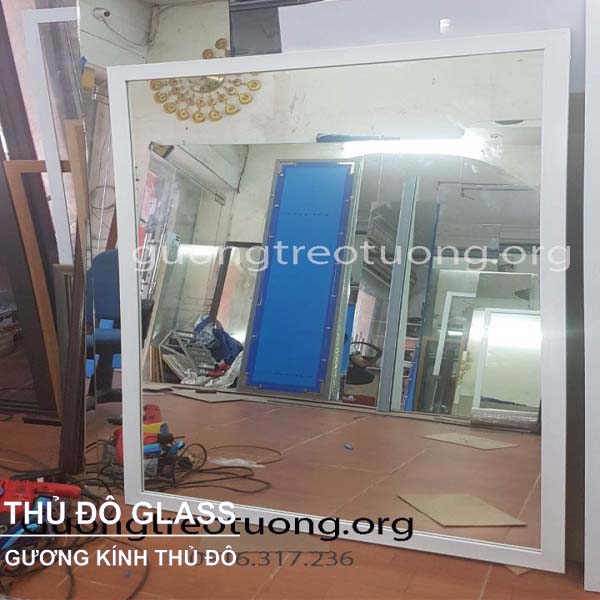 Gương treo tường phòng khách kích thước lớn khung gỗ nhựa màu trắng
