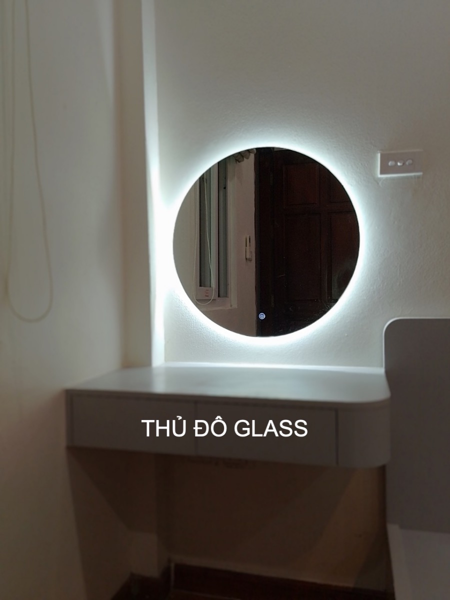 Gương tròn bàn trang điểm Đà Nẵng có đèn led treo tường Gương tròn bàn trang điểm Đà Nẵng có đèn led treo tường