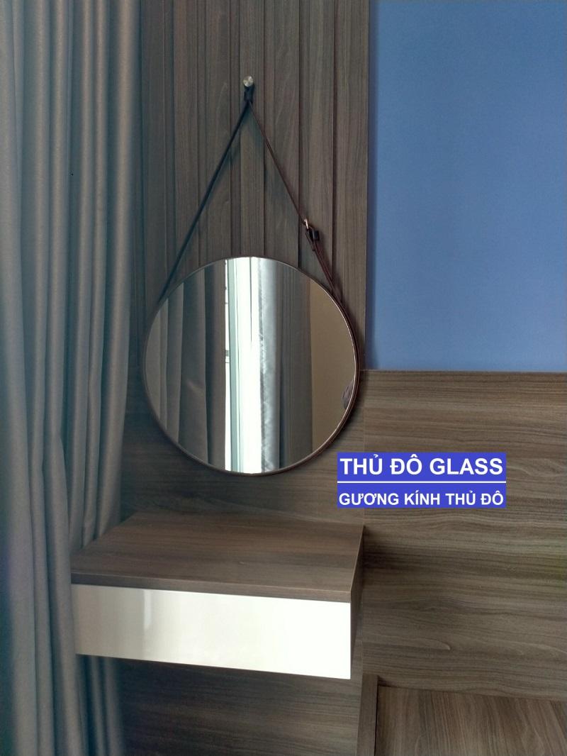 Gương tròn dây da treo bàn trang điểm