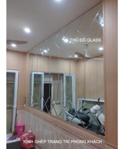 Kính ghép trang trí dán tường phòng khách quận 7 TPHCM