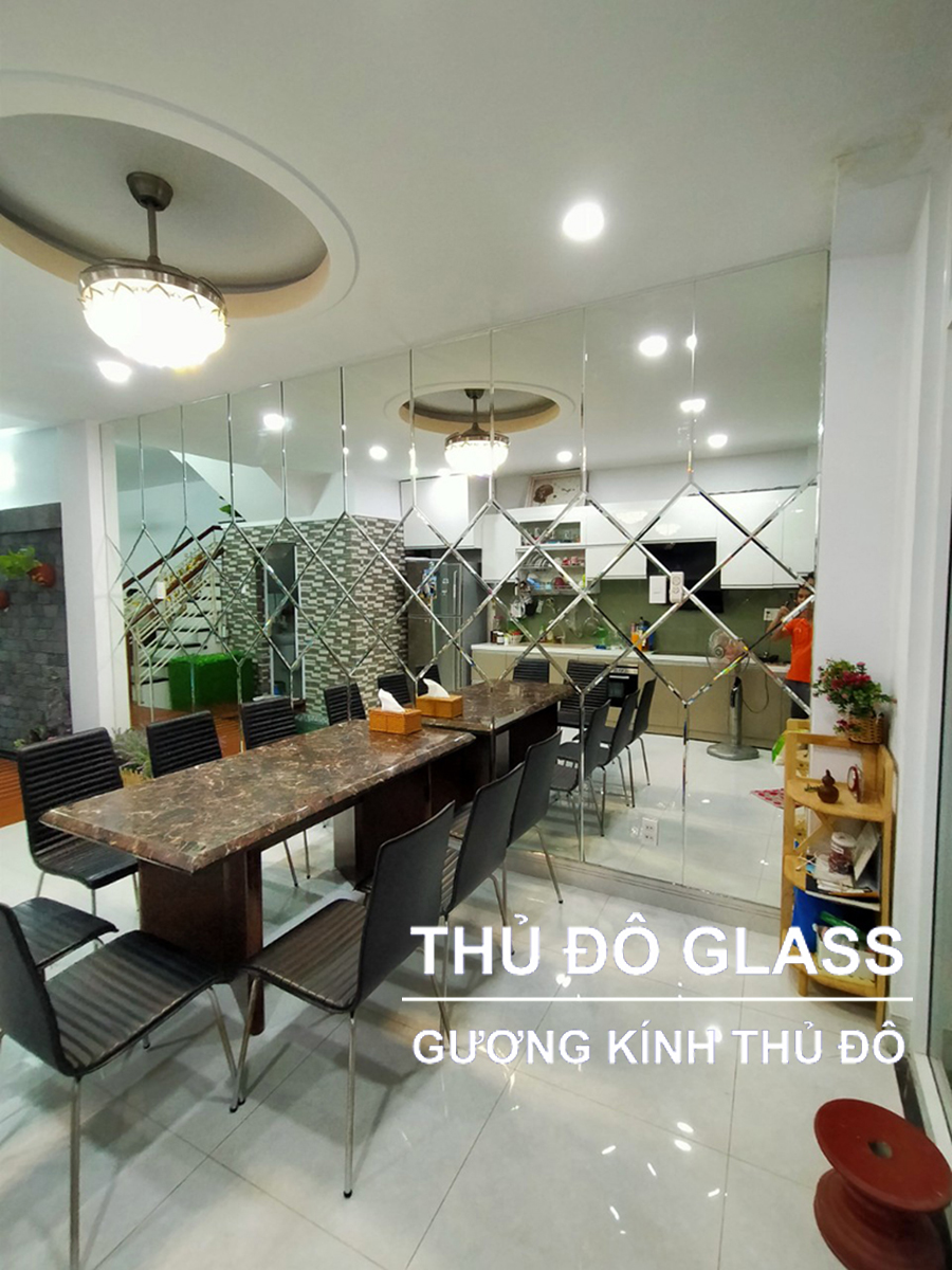 Gương ghép tường nghệ thuật trang trí phòng bếp