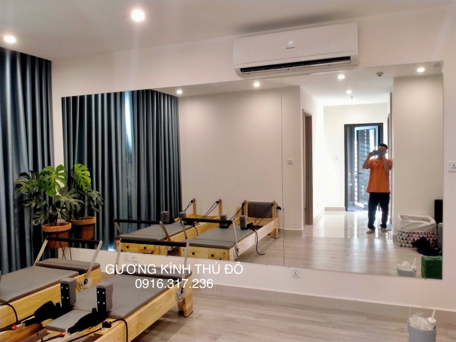 Lắp gương phòng tập Gym dán tường