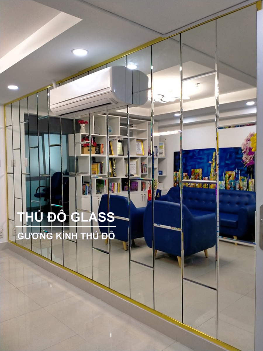 Gương ghép dán tường phòng khách