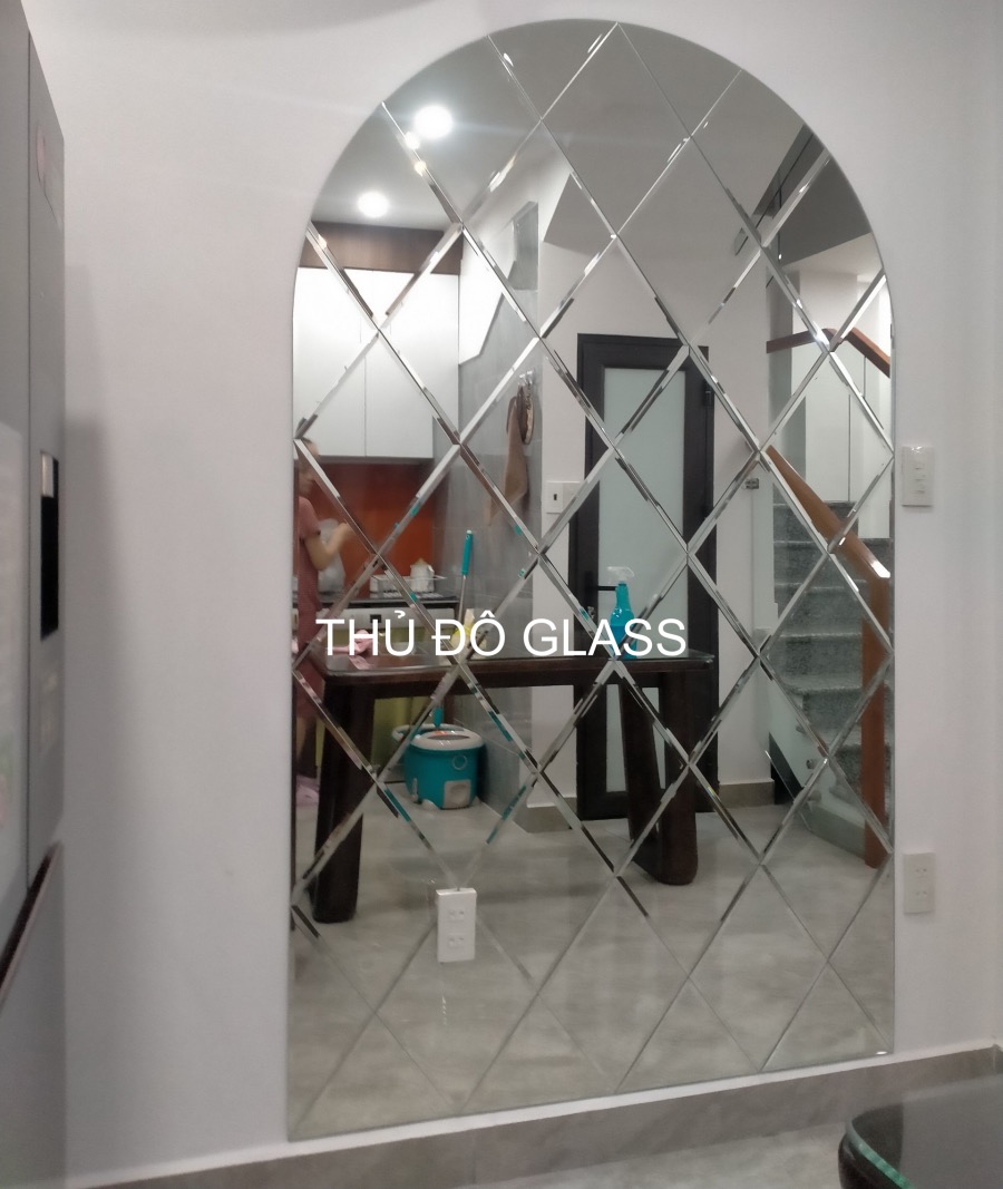 Mẫu gương ghép nghệ thuật quả trám dán tường phòng khách