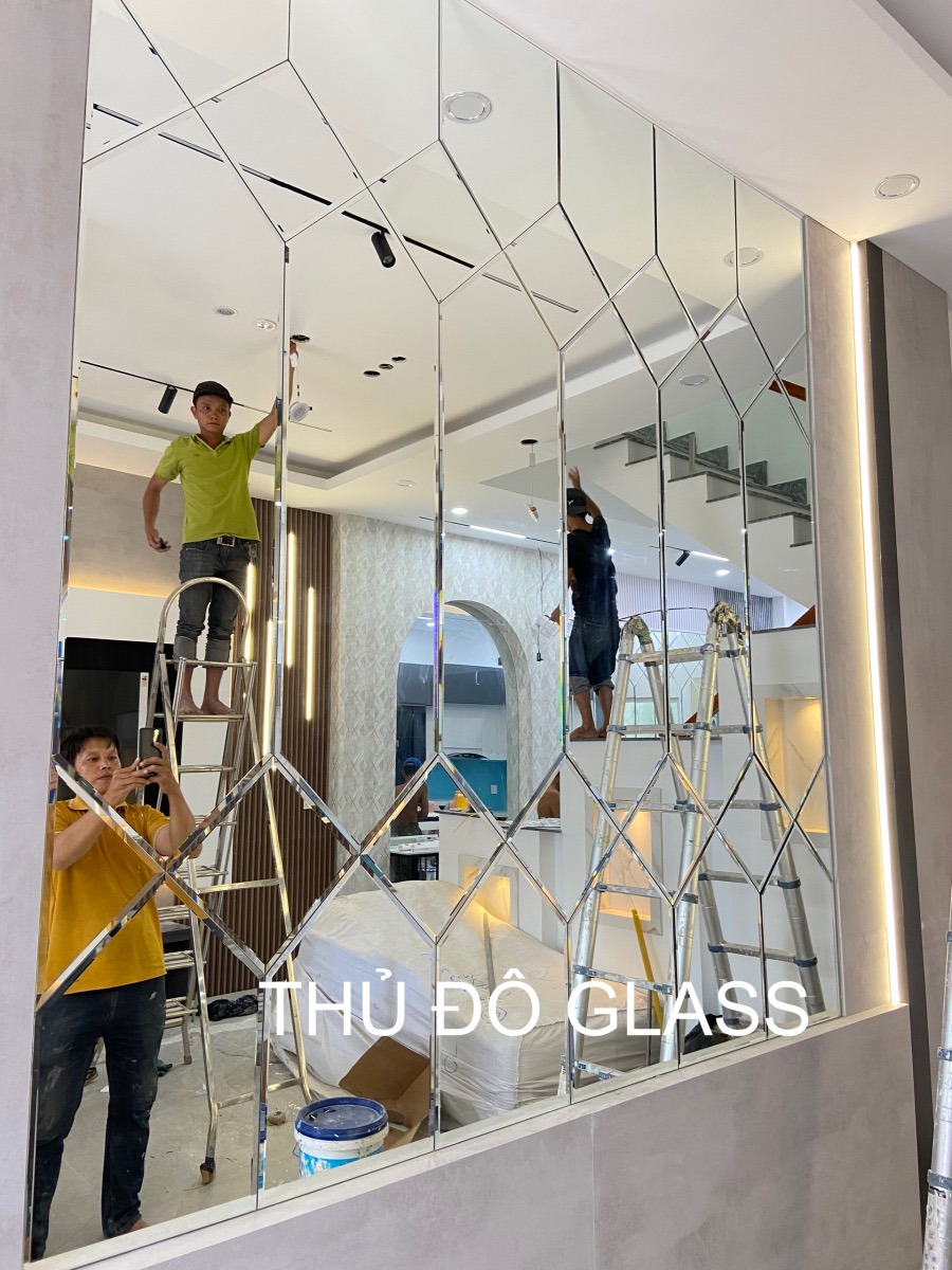 Mẫu gương ghép trang trí dán tường phòng khách