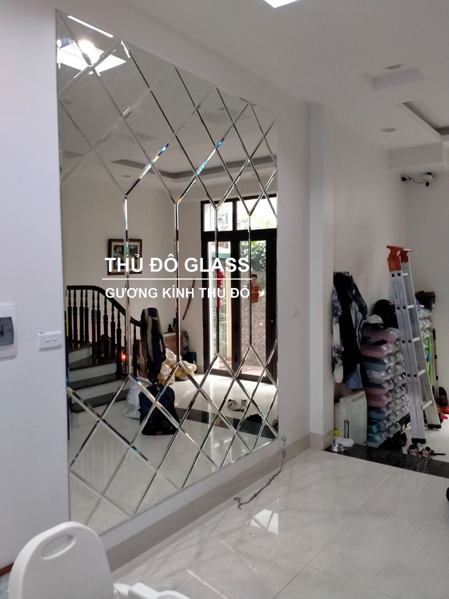Mẫu gương ghép nghệ thuật dán tường phòng khách